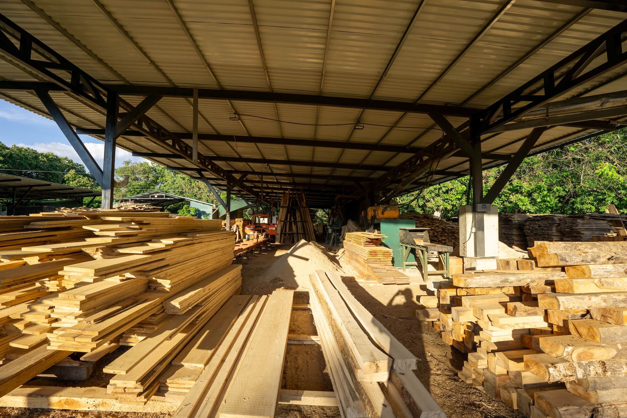 Eigenes Sägewerk für Edelholz-Hausbau in Costa Rica – Pochote, Melina und Teak